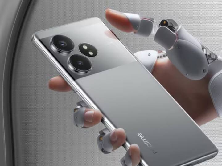 ਫ਼ੋਨ 4nm ਪ੍ਰੋਸੈਸਰ ‘ਤੇ ਆਧਾਰਿਤ ਕੁਆਲਕਾਮ ਦੇ ਨਵੀਨਤਮ ਸਨੈਪਡ੍ਰੈਗਨ 7+ ਜੈਨ 3 ਚਿੱਪਸੈੱਟ ‘ਤੇ ਕੰਮ ਕਰਦਾ ਹੈ, ਅਤੇ ਸਾਰੇ ਗ੍ਰਾਫਿਕਸ ਲਈ ਫ਼ੋਨ Adreno 732 GPU ਨਾਲ ਪੇਅਰ ਕੀਤਾ ਗਿਆ ਹੈ। Realme GT 6T ਵਿੱਚ 12GB LPDDR5X ਰੈਮ ਅਤੇ 512GB ਤੱਕ UFS 4.0 ਸਟੋਰੇਜ ਦਿੱਤੀ ਗਈ ਹੈ।