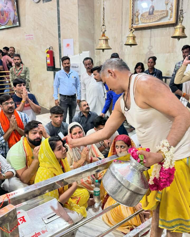 उन्होंने कहा की कुश्ती में लड़कियों को आगे आना चाहिए उनके लिए कई बड़ी संभावना है. साक्षी मलिक ने खुद का अखाड़ा खोलने की भी बात कही.