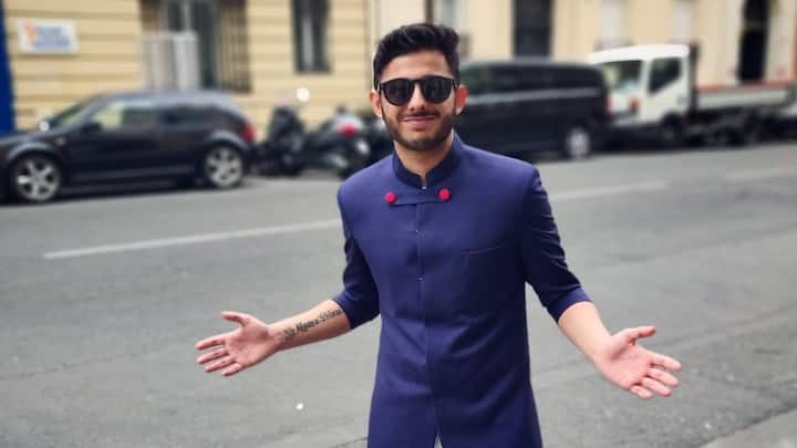 কীভাবে খ্যাতির শিখরে উঠলেন ক্যারি মিনাটি ? তাঁর আসল পরিচয়ই বা কী ? মাত্র ১৬ বছর বয়সে পড়াশোনা ছেড়ে দিয়ে ইউটিউবে ভিডিয়ো বানাতে শুরু করেছিলেন ক্যারি মিনাটি।     ছবি- ক্যারি মিনাটির ফেসবুক