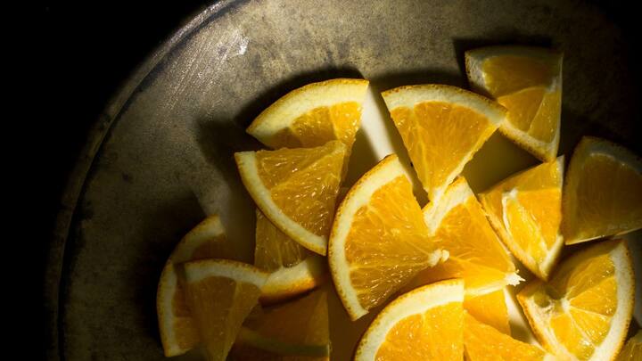 வைட்டமின் சி ஐ ‘தி கோல்டன் வைட்டமின்’ என்று சொல்வார்கள். அந்த அளவுக்கு சிறப்பு வாய்ந்த வைட்டமின் சி, பழங்கள், காய்கறிகள், கீரைகள், கடல் உணவுகளில் அதிகம் கிடைக்கிறது.