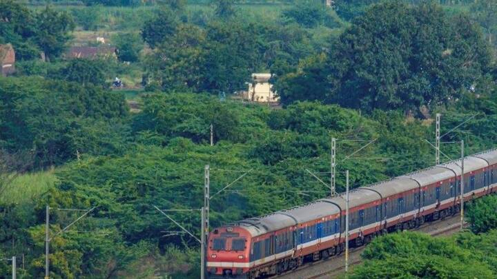 अगर आपकी ट्रेन लेट है और आप उसमें यात्रा नहीं कर पाएं है. लेकिन आपने टीडीआर भी नहीं भरा है. तो ऐसे में आपको कोई रिफंड नहीं दिया जाएगा.