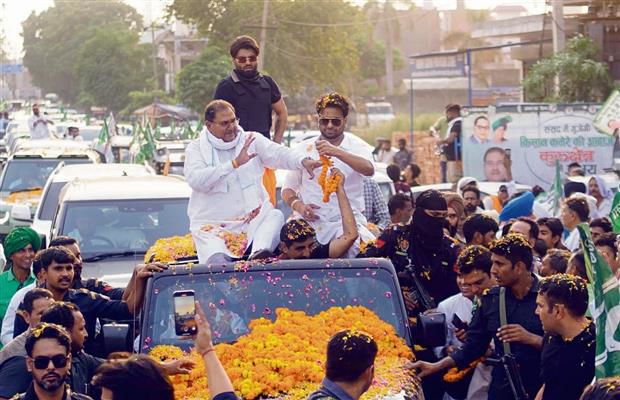 Mankirt Aulakh: ਸਿਆਸਤ 'ਚ ਸਰਗਰਮ ਹੋਇਆ ਪੰਜਾਬੀ ਸਿੰਗਰ ਮਨਕੀਰਤ ਔਲਖ, ਇਸ ਸਿਆਸੀ ਪਾਰਟੀ ਦਾ ਬਣਿਆ ਸਟਾਰ ਪ੍ਰਚਾਰਕ, ਕਰ ਰਿਹਾ ਚੋਣ ਪ੍ਰਚਾਰ