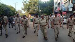 दिल्ली में वोटिंग से पहले अलर्ट पुलिस, कई इलाकों में किया पैदल मार्च