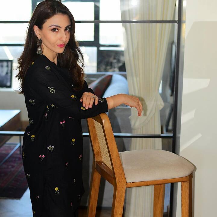 बात कर रहे हैं. 60-70 के दशक की टॉप एक्ट्रेस रहीं शर्मिला टैगोर की बेटी सोहा अली खान की. सोहा ने फिल्म फिल्म ‘दिल मांगे मोर’ से बॉलीवुड में कदम रखा था. जिसमें उनके साथ शाहिद कपूर नजर आए थे.