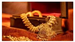 सोनं चांदी खरेदी करण्याची मोठी संधी, दरात झाली घसरण