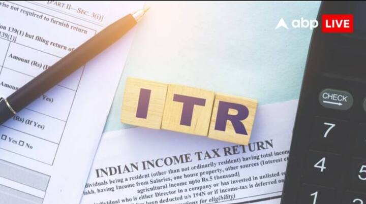 उत्पन्न कमी दाखवल्यावरदेखील तुम्हाला प्राप्तिकर विभागाची नोटीस मिळू शकते. त्यामुळे आयटीआर वेळेत आणि योग्य काळजी घेऊन भरावा.