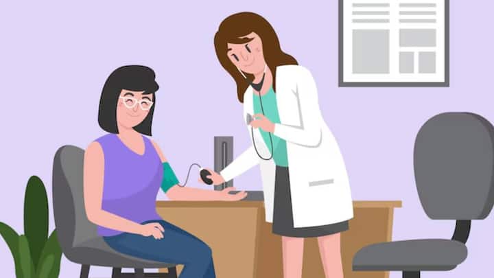 बीपी और कोलेस्ट्रॉल टेस्ट: हार्ट हेल्दी है या नहीं इसलिए समय-समय पर बीपी और कोलेस्ट्रॉल टेस्ट करवाना चाहिए. क्योंकि उम्र के साथ दिल की बीमारी का जोखिम बढ़ता है. इस बीमारी के खतरे को कम करने के लिए कोलेस्ट्रॉल टेस्ट जरूर करवाना चाहिए.