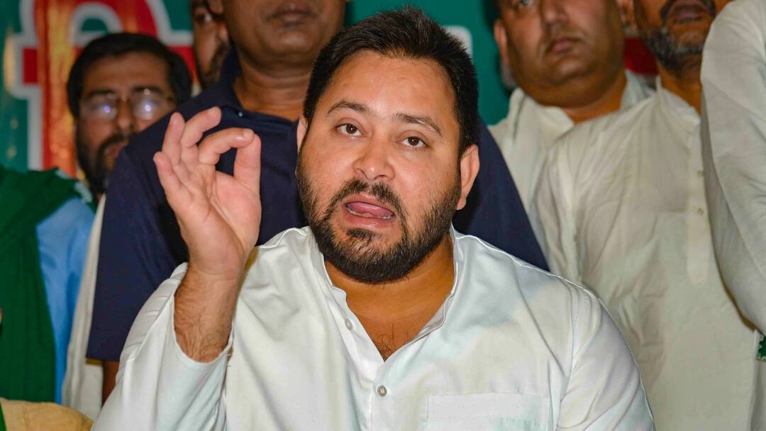 Tejashwi Yadav: 'यहां झूठ और नफरत का ट्रेंड...', अमित शाह के बिहार दौरे पर तेजस्वी यादव का आया रिएक्शन RJD leader Tejashwi Yadav reaction on Amit Shah Bihar visit During Lok Sabha elections 2024 Tejashwi Yadav: 'यहां झूठ और नफरत का ट्रेंड...', अमित शाह के बिहार दौरे पर तेजस्वी यादव का आया रिएक्शन