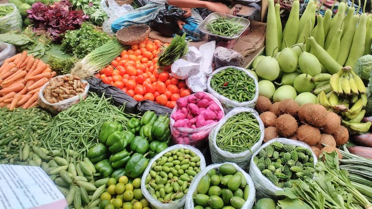 vegetable prices skyrocket housewives inflation prices double શાકભાજીના ભાવ આસમાને: એક જ મહિનામાં ભાવ બમણા થતાં ગૃહિણીઓ પર મોંઘવારીનો માર
