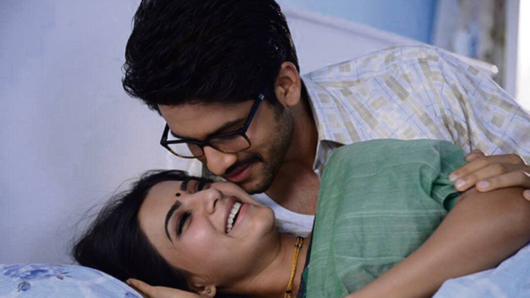 Naga Chaitanya: సమంతతో రొమాంటిక్ సీన్స్, సిగ్గుపడ్డ నాగచైతన్య - వీడియో వైరల్ Naga Chaitanya Blushes Watching His Love-Making Scene With Samantha, Asks Fans To Calm Down Naga Chaitanya: సమంతతో రొమాంటిక్ సీన్స్, సిగ్గుపడ్డ నాగచైతన్య - వీడియో వైరల్