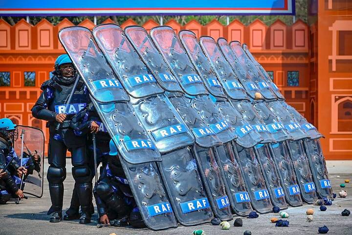 इन पद पर उम्मीदवारों का वॉक-इन इंटरव्यू के आधार पर होगा. चयन अनुबंध के आधार पर किया जाएगा.