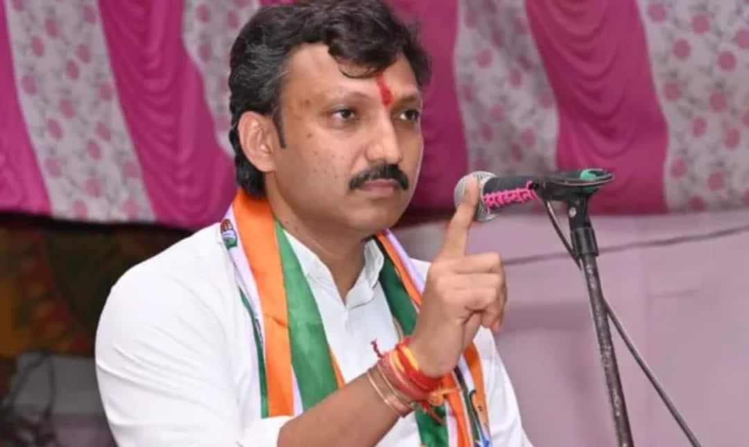 Theft in Dharashiv MP Omraje Nimbalkar farm Theft News Dharashiv खासदार ओमराजेंच्या शेतातच चोरी! विद्युत पंपाच्या केबलवर चोरट्यांनी मारला डल्ला