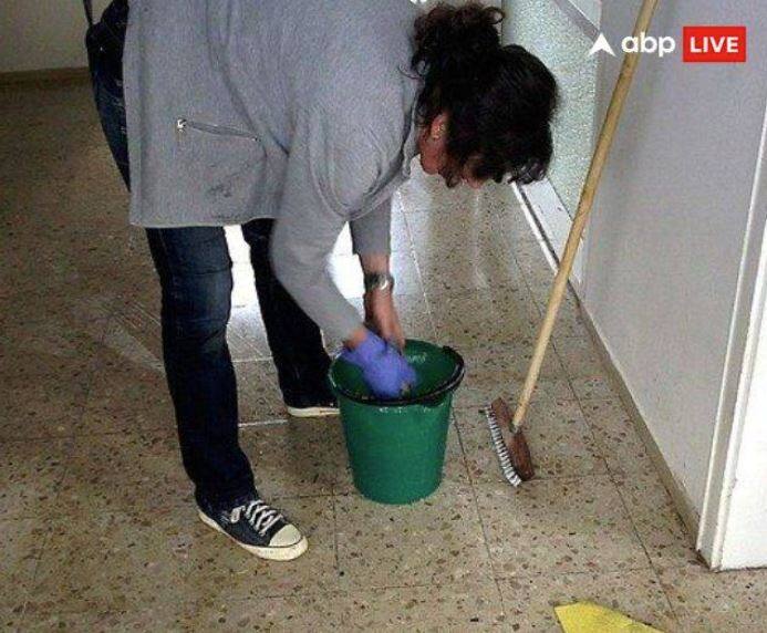 ਪੋਚਾ ਕਰਨ ਤੋਂ ਬਾਅਦ, ਕਦੇ ਵੀ ਪੋਚੇ ਦੀ ਬਾਲਟੀ ਤੋਂ ਪਾਣੀ ਨੂੰ ਘਰ ਦੀ ਦਹਿਲੀਜ਼ 'ਤੇ ਜਾਂ ਘਰ ਦੇ ਮੁੱਖ ਗੇਟ 'ਤੇ ਨਾ ਸੁੱਟੋ। ਅਜਿਹਾ ਕਰਨ ਨਾਲ ਤੁਸੀਂ ਘਰ ਦੀ ਨਕਾਰਾਤਮਕ ਊਰਜਾ ਨੂੰ ਘਰ ਦੀ ਦਹਿਲੀਜ਼ 'ਤੇ ਲਗਾ ਦਿੰਦੇ ਹੋ, ਘਰ ਦਾ ਮੁੱਖ ਦਰਵਾਜ਼ਾ ਦੇਵੀ ਲਕਸ਼ਮੀ ਦਾ ਹੈ। ਇਸ ਲਈ ਇਹ ਕੰਮ ਕਰਨ ਤੋਂ ਬਚੋ।