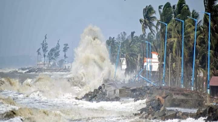 Cyclone Remal Alert In India: भारत मौसम विज्ञान विभाग (IMD) ने कहा कि बंगाल की खाड़ी के ऊपर कम दबाव का क्षेत्र और तेज हो जाएगा.