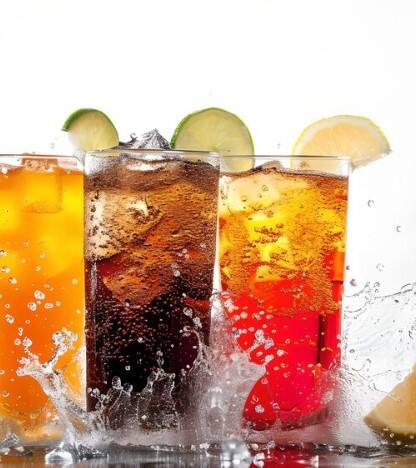 ਬਹੁਤ ਜ਼ਿਆਦਾ ਕੋਲਡ ਡਰਿੰਕ ਪੀਣ ਨਾਲ ਸਰੀਰ ਵਿਚ ਵਾਧੂ ਸ਼ੂਗਰ ਵਧ ਜਾਂਦੀ ਹੈ, ਜਿਸ ਨਾਲ ਮੋਟਾਪਾ ਤੇਜ਼ੀ ਨਾਲ ਵਧਦਾ ਹੈ। ਇਸ ਨਾਲ ਸਰੀਰ ਦੇ ਲਗਭਗ ਸਾਰੇ ਅੰਗਾਂ ਨੂੰ ਨੁਕਸਾਨ ਪਹੁੰਚਦਾ ਹੈ। ਮਿੱਠੇ ਵਾਲੇ ਡ੍ਰਿੰਕ ਪੀਣ ਨਾਲ ਸਰੀਰ ਵਿਚ ਲੇਪਟਿਨ ਪ੍ਰਤੀਰੋਧਕਤਾ ਪੈਦਾ ਹੋ ਸਕਦੀ ਹੈ, ਜੋ ਮੋਟਾਪੇ ਦਾ ਕਾਰਨ ਬਣਦੀ ਹੈ।