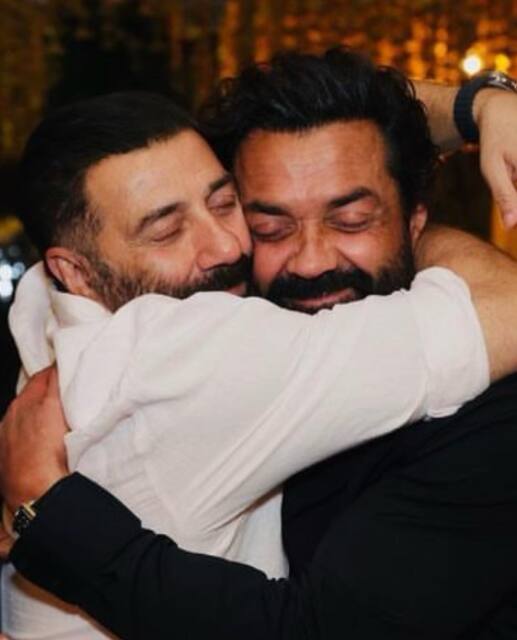 बॉलीवुड के बेस्ट ब्रदर्स की बात हो रही है तो इस लिस्ट में सबसे पहला नाम सनी देओल और बॉबी देओल का आता है. इन देओल ब्रदर्स में बेशुमार प्यार हैं.