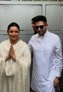 पति राघव चड्ढा संग सिद्धिविनायक मंदिर पहुंचीं परिणीति चोपड़ा, दर्शन के बाद माथे पर तिलक लगाए नजर आया कपल