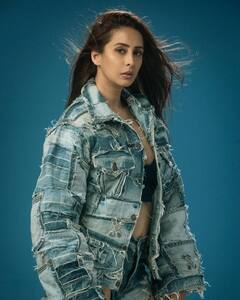 Chahat Khanna Photo: ચાહત ખન્નાએ કેમેરા સામે બતાવી કિલર સ્ટાઈલ, તસવીરો પરથી નજર નહીં હટે