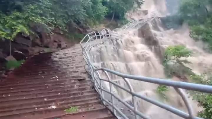 जलप्रपात में अचानक तेज बारिश के कारण काफी बाढ़ आ गई थी. फिलहाल इस समय ककोलत में काम चालू है. वन विभाग के  डीएफओ संजीव रंजन ने बताया जून में ककोलत परिसर का उद्घाटन संभावित है. इससे पूर्व यहां सभी काम पूरा कर लिया जाएगा. तेज बारिश आने से कोई ज्यादा नुकसान नहीं हुआ है.