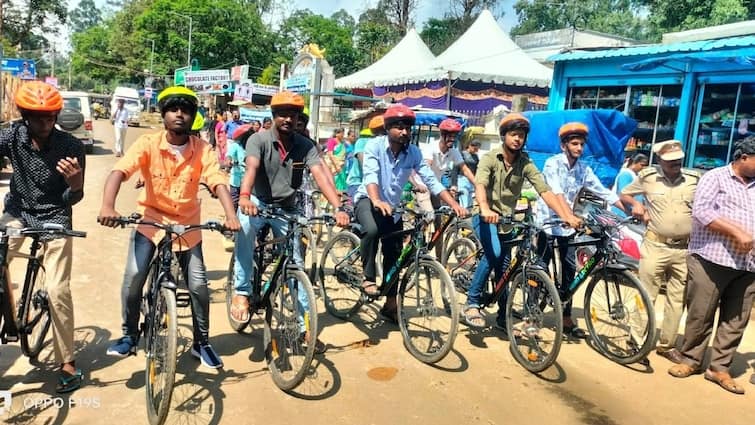 Yercaud Summer Festival Games Tourists enthusiastically participated - TNN Yercaud Summer Festival 2024: ஏற்காடு கோடை விழா விளையாட்டுப் போட்டி; ஆர்வத்துடன் பங்கேற்ற சுற்றுலா பயணிகள்