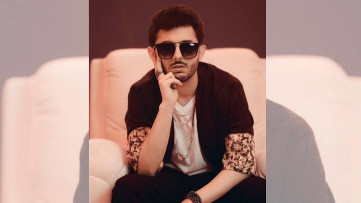 সূত্রের মাধ্যমে জানা যায়, মাসে কমবেশি ২৫ লাখ টাকা এবং বছরে প্রায় ৪ কোটি টাকা উপার্জন করেন ক্যারি মিনাটি। ১৬ বছর বয়সে পড়াশোনা ছেড়ে ভিডিয়ো বানানো শুরু থেকে আজকের এই সাফল্য, ক্যারি মিনাটির জীবন শেখায় বিকল্প পথেও সফল হওয়া যায়।    ছবি- ক্যারি মিনাটির ফেসবুক