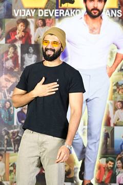 Vijay Deverakonda: విశాఖలో విజయ్ దేవరకొండ - ఫ్యాన్స్ మీట్‌లో రౌడీ బాయ్ రగ్గడ్ లుక్ చూశారా?