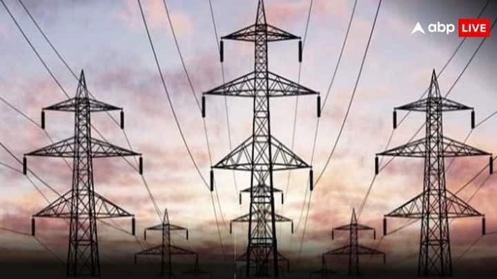 Power Cut Complaint: अगर बिजली कंपनियां लगातार आपके क्षेत्र में बिजली की कटौती कर रही हैं. तो इसके लिए आप शिकायत कर सकते हैं. कहां कर सकते हैं शिकायत चलिए जानते हैं.
