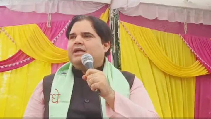 ‘यूपी तक’ के मुताबिक, वरुण ने कहा, हमारा जितना दायरा है, उसी में काम करना चाहिए. मैं हमेशा यह बात कहता हूं कि मैं नेता नहीं एक बेटे के रूप में आपके बीच आया हूं. अभी नहीं जब से हम पैदा हुए तब से यह हमारी कर्मभूमि है. यह हमारा परिवार है.