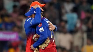 IPL 2024: दिनेश कार्तिक के रिटायरमेंट पर कोहली का बड़ा खुलासा, बताया किस तरह मुश्किल वक्त में दिया था साथ