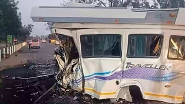 Amabal Bus Accident on Delhi Jammu Highway Vaishno Devotees Bus collides with truck 7 dead ANN | दिल्ली-जम्मू हाईवे पर हादसा, वैष्णो देवी जा रही श्रद्धालुओं की बस टकराई, एक ही परिवार