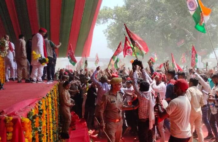 दरअसल हाल ही में अखिलेश यादव की कई रैलियों में लोगों ने बैरिकेडिंग तोड़कर मंच तक पहुंचने की कोशिश की थी, जिसको लेकर मौर्य ने तंज किया है.