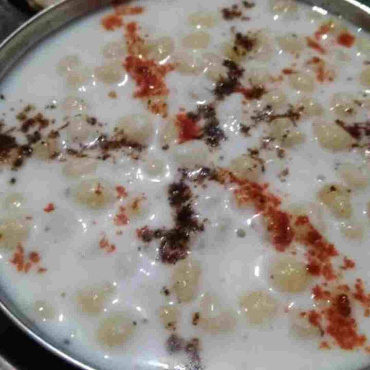 ਪਰ ਜੇਕਰ ਤੁਸੀਂ ਹਰ ਰੋਜ਼ ਇੱਕੋ ਕਿਸਮ ਦਾ ਰਾਇਤਾ ਖਾਣ ਤੋਂ ਬੋਰ ਹੋ ਗਏ ਹੋ, ਤਾਂ ਤੁਸੀਂ ਵੱਖ-ਵੱਖ ਫਲਾਂ ਅਤੇ ਸਬਜ਼ੀਆਂ ਦੀ ਵਰਤੋਂ ਕਰਕੇ ਇਸ ਨੂੰ ਸਵਾਦ ਬਣਾ ਸਕਦੇ ਹੋ। ਅਜਿਹੀ ਸਥਿਤੀ ਵਿੱਚ, ਇਹ ਤੁਹਾਡੀ ਸਿਹਤ ਲਈ ਵੀ ਫਾਇਦੇਮੰਦ ਸਾਬਤ ਹੋ ਸਕਦਾ ਹੈ। ਅੱਜ ਅਸੀਂ ਤੁਹਾਨੂੰ ਤਿੰਨ ਤਰ੍ਹਾਂ ਦੇ ਫਲ ਰਾਇਤਾ ਦੀ ਰੈਸਿਪੀ ਦੱਸਣ ਜਾ ਰਹੇ ਹਾਂ।