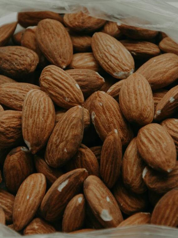 गर्मियों में बादाम खाना कितना सही है?