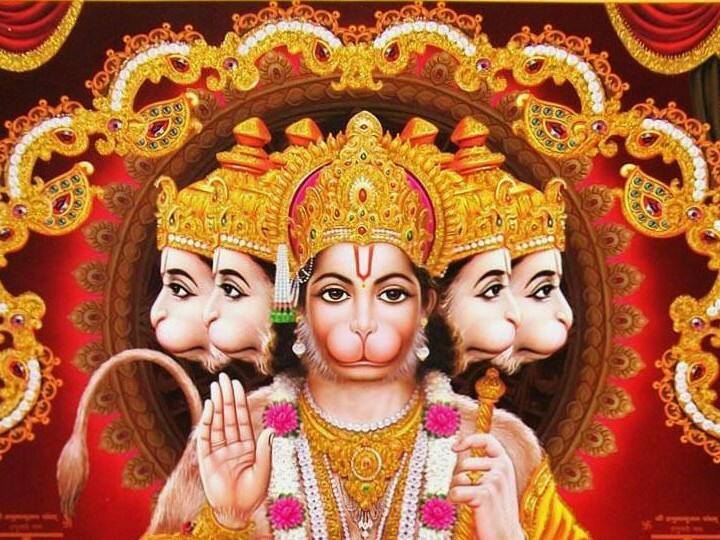बड़ा मंगल के दिन बैठी हुई या पंचमुखी हनुमान जी की मूर्ति घर लाएं. रोजाना इनकी पूजा करें. पंचमुखी तस्वीर को मुख्यद्वार पर लगाएं. कहते हैं इससे परिवार में क्लेश मिटते हैं. सुख-समृद्धि, बरकत का वास होता है.