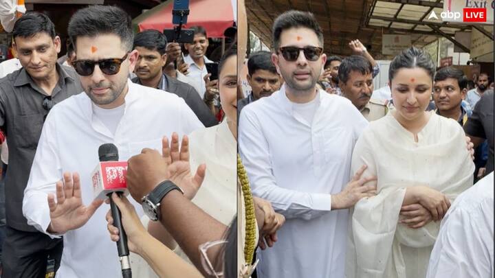 Parineeti Chopra Raghav Chadha Photos: बॉलीवुड एक्ट्रेस परिणीति चोपड़ा अपने पति और आप नेता राघव चड्ढा के साथ आज सिद्धिविनायक मंदिर पहुंचीं. इस दौरान दोनों ने एकसाथ गणपति बप्पा के दर्शन किए.