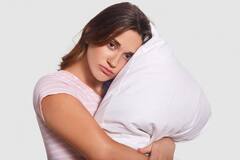 Pillow: लंबे समय तक एक ही तकिया इस्तेमाल करना बना सकता है आपको बीमार, जानें कितने दिन में बदलना जरूरी