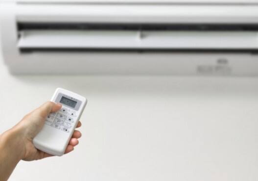 AC Power Saving Tips: હવામાન વિભાગે ઉત્તર ભારત સહિત દેશના ઘણા રાજ્યોમાં હીટવેવનું એલર્ટ જાહેર કર્યું છે. દેશના કેટલાક ભાગોમાં તાપમાન 47 ડિગ્રી સુધી પહોંચી ગયું છે. આવી સ્થિતિમાં AC બિલ તમારા ખિસ્સા પર ખૂબ જ ભાર આપવાનું છે, પરંતુ નીચે દર્શાવેલ કેટલીક ટીપ્સને અનુસરીને તમે તમારા AC બિલને નોંધપાત્ર રીતે ઘટાડી શકો છો.