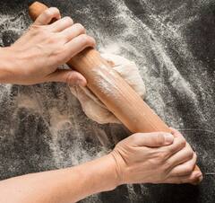 Vastu Tips for Dough Kneading: ਆਓ ਜਾਣਦੇ ਹਾਂ ਆਟੇ ਨੂੰ ਗੁੰਨਣ ਤੋਂ ਬਾਅਦ ਕਿਉਂ ਛੱਡੇ ਜਾਂਦੇ ਉਂਗਲਾਂ ਦੇ ਨਿਸ਼ਾਨ? ਪਰਿਵਾਰ ਦੀ ਖੁਸ਼ਹਾਲੀ ਦਾ ਛੁਪਿਆ ਰਾਜ਼