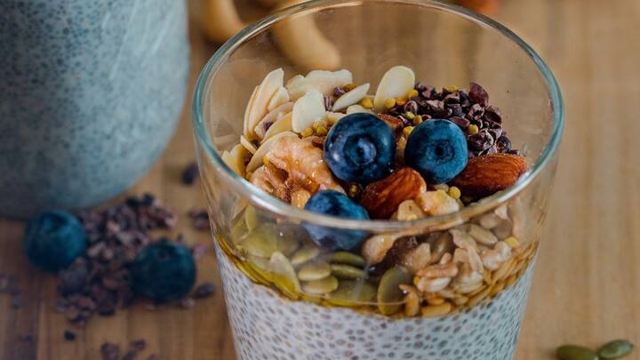 சியா, சப்ஜா விதை இரண்டில் எது சிறந்தது என்று முடிவு செய்வதற்கு முன்பு அவை தெரிந்து கொள்ளவும்.