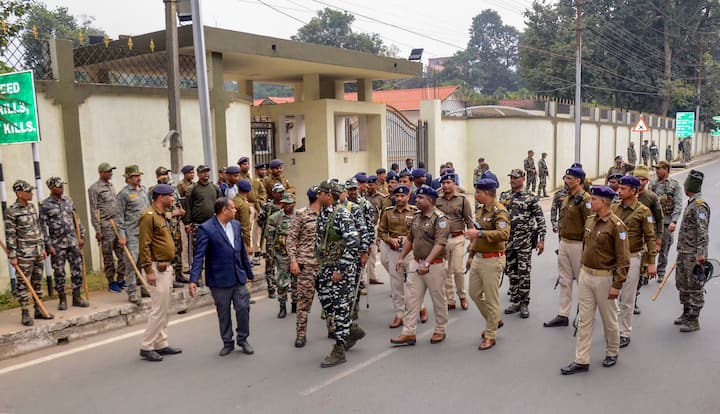 आवेदन करने वाले अभ्यर्थी के पास किसी मान्यता प्राप्त भारतीय या विदेशी विश्वविद्यालय से फिजियोथेरेपी में मास्टर डिग्री होनी जरूरी है.