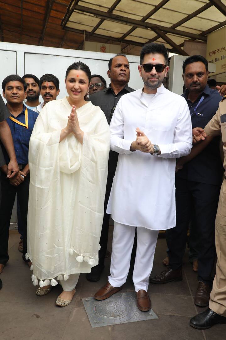 ਪਰੀ ਅਤੇ ਰਾਘਵ ਦੀਆਂ ਇਹ ਤਸਵੀਰਾਂ ਹੁਣ ਸੋਸ਼ਲ ਮੀਡੀਆ 'ਤੇ ਤੇਜ਼ੀ ਨਾਲ ਵਾਇਰਲ ਹੋ ਰਹੀਆਂ ਹਨ। ਦੱਸ ਦੇਈਏ ਕਿ ਇਸ ਜੋੜੇ ਦਾ ਪਿਛਲੇ ਸਾਲ ਦਿੱਲੀ ਵਿੱਚ ਵਿਆਹ ਹੋਇਆ ਸੀ।