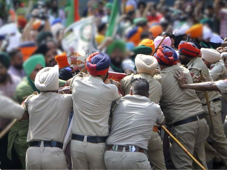 Big police action before PM Modi Jalandhar rally Many farmer leaders were arrested many were detained Jalandhar News: ਪੀਐਮ ਮੋਦੀ ਦੀ ਰੈਲੀ ਤੋਂ ਪਹਿਲਾਂ ਪੁਲਿਸ ਦਾ ਵੱਡਾ ਐਕਸ਼ਨ! ਕਈ ਕਿਸਾਨ ਲੀਡਰ ਚੁੱਕੇ, ਕਈ ਘਰਾਂ 'ਚ ਨਜ਼ਰਬੰਦ