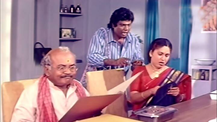 சின்ன வாத்தியார் - காது கேளாத கோவை சரளாவை திருமணம் செய்து கொள்வது. காது கேளாத கோவை சரளாவை பிளான் பண்ணி செந்தில் தலையில் கட்ட திட்டம் போட கடைசியில் கவுண்டமணியே அந்த பெண்ணை திருமணம் செய்து கொள்வது.