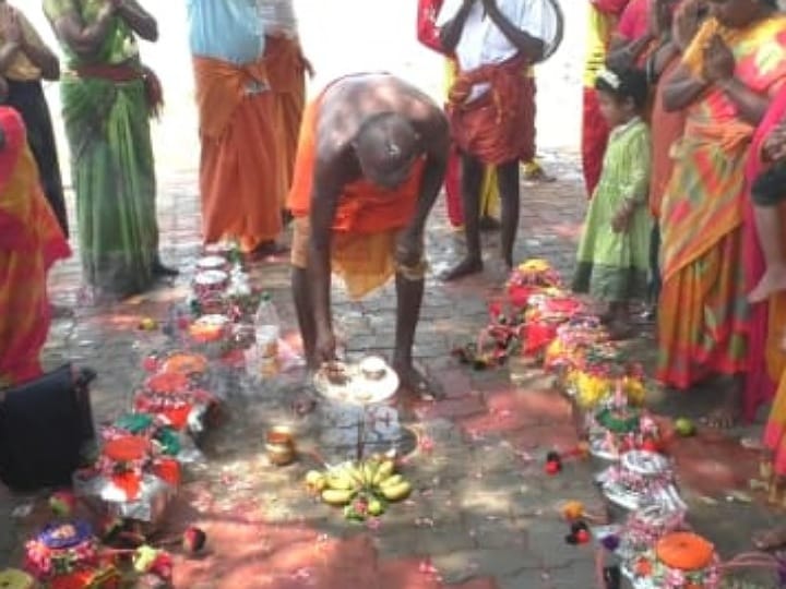 கரூர் ஸ்ரீ மகா பெரிய காண்டி அம்மன் ஆலய வைகாசி திருவிழா - ஆற்றில் இருந்து தீர்த்தம் கொண்ட வந்த பக்தர்கள்