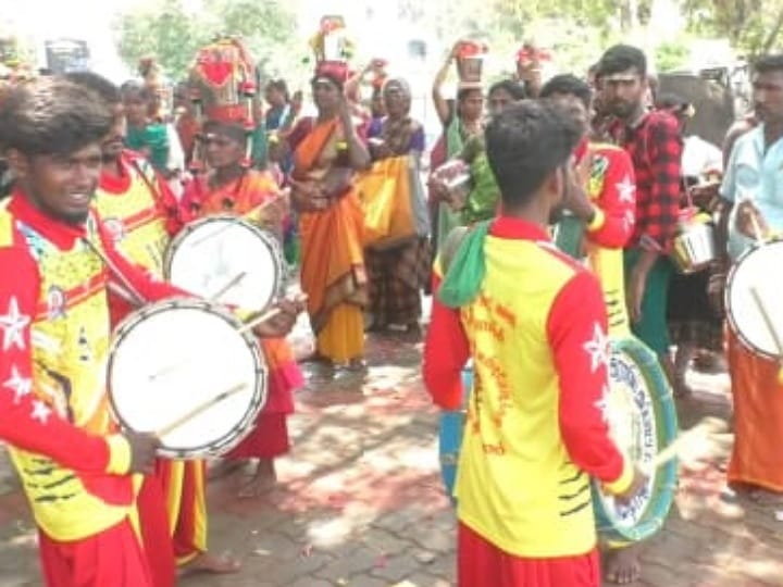 கரூர் ஸ்ரீ மகா பெரிய காண்டி அம்மன் ஆலய வைகாசி திருவிழா - ஆற்றில் இருந்து தீர்த்தம் கொண்ட வந்த பக்தர்கள்