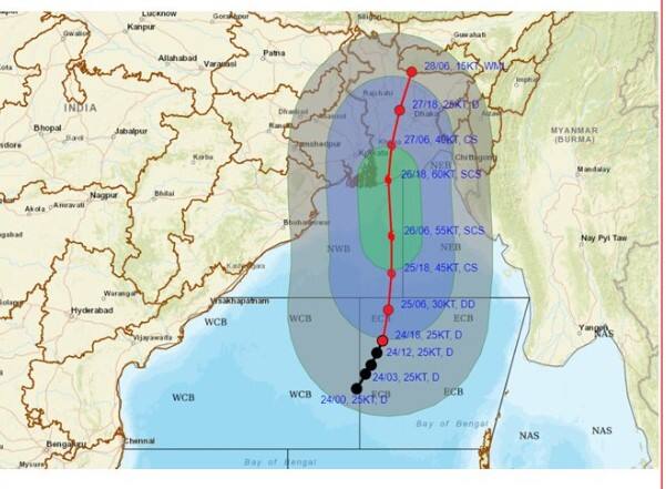 भारतीय मौसम विभाग के मुताबिक, बंगाल की खाड़ी में बना यह चक्रवाती तूफान 26 मई (रविवार) को भीषण चक्रवात के रूप में पश्चिम बंगाल और पड़ोसी बांग्लादेश के तट से टकरा सकता है.