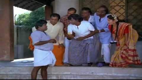 கரகாட்டக்காரன் - வாழைப்பழ காமெடி “டேய்...நான் உனக்கு எவ்வளவு பணம் குடுத்தேன்? எத்தனை பழம் வாங்கிட்டு வந்து இருக்க” என அதே கேள்வியை திரும்ப திரும்ப கேட்க செந்தில்