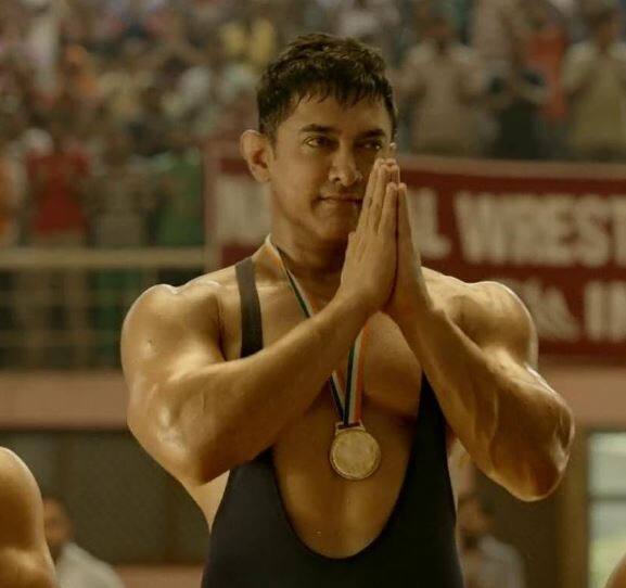 नितेश तिवारी के निर्देशन में बनी फिल्म दंगल गीता फोगाट के जीवन पर आधारित थी. इस फिल्म में आमिर खान गीता फोगाट के पिता का रोल प्ले किये थे जो अपनी बेटियों को पहलवान बनाने के लिए सबसे बैर कर बैठते हैं. इस फिल्म ने बॉक्स ऑफिस पर 2000 करोड़ के आस-पास का कलेक्शन किया था. इस फिल्म को आप अमेजॉन प्राइम वीडियो पर देख सकते हैं.