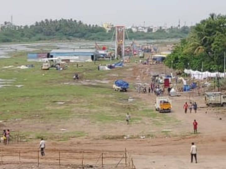 Karur Amaravati river overflows due to water flow, risk of accident if action is taken - TNN கரூர் அமராவதி ஆற்றில் சேரும் சகதியுமான இடத்தில் ராட்டினங்கள் - விபத்து ஏற்படும் அபாயம்