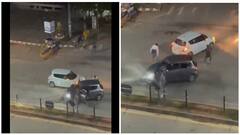 சினிமாவை மிஞ்சிய சண்டை! நட்ட நடுரோட்டில் கொடூரமாக அடித்துக் கொண்ட இளைஞர்கள்!